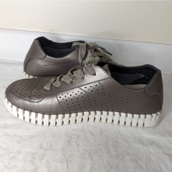 Caposhie Metallic Sneakers - Picture 4 of 10